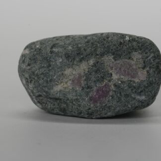 Rubin auf Amphibolit s13