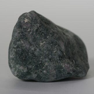 Rubin auf Amphibolit s1